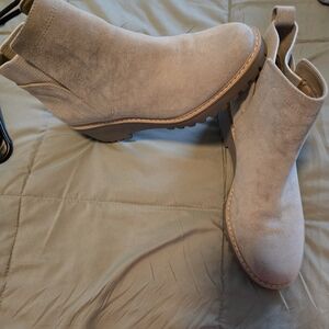 Chelsea ankle boots. EUC